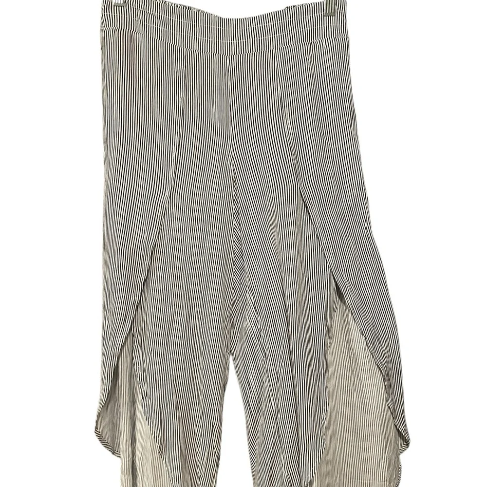 Maurices Striped Gaucho Pants NWT - Picture 4 of 4